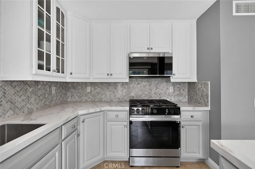21056 Champlain Lake Forest, CA 92630