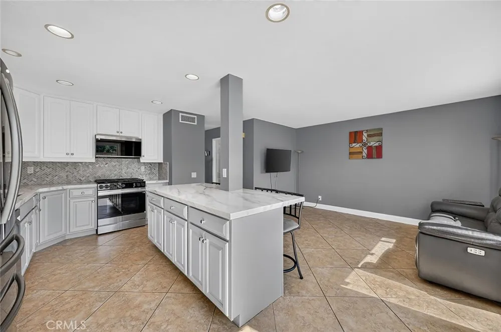21056 Champlain Lake Forest, CA 92630
