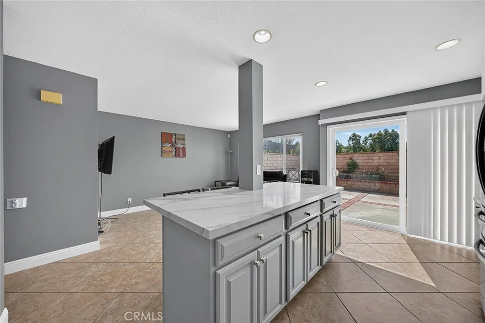 21056 Champlain Lake Forest, CA 92630