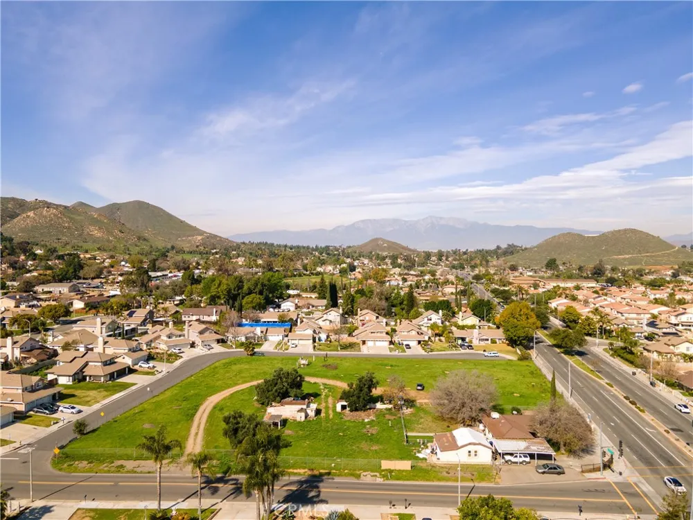 5608 La Sierra Riverside, CA 92505