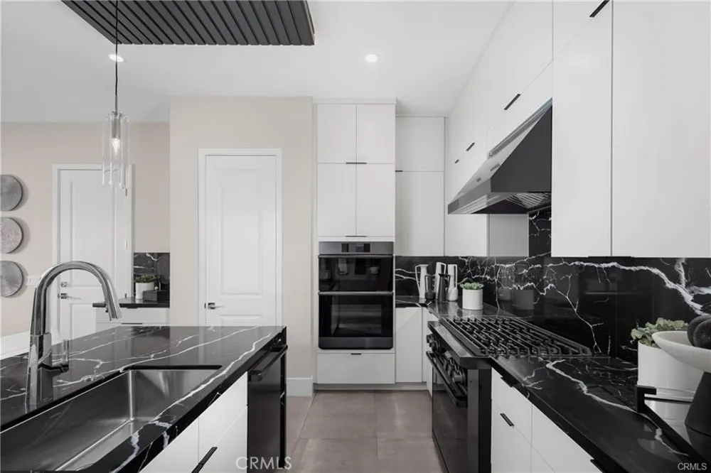 22081 Manarola Walnut, CA 91789