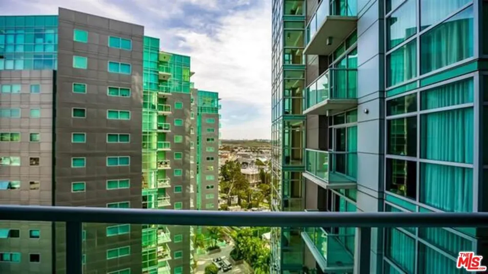 13700 Marina Pointe Drive #1526 Venice, CA 90292