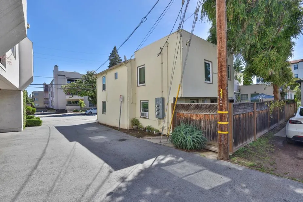 580590 Chestnut Street San Carlos, CA 94070