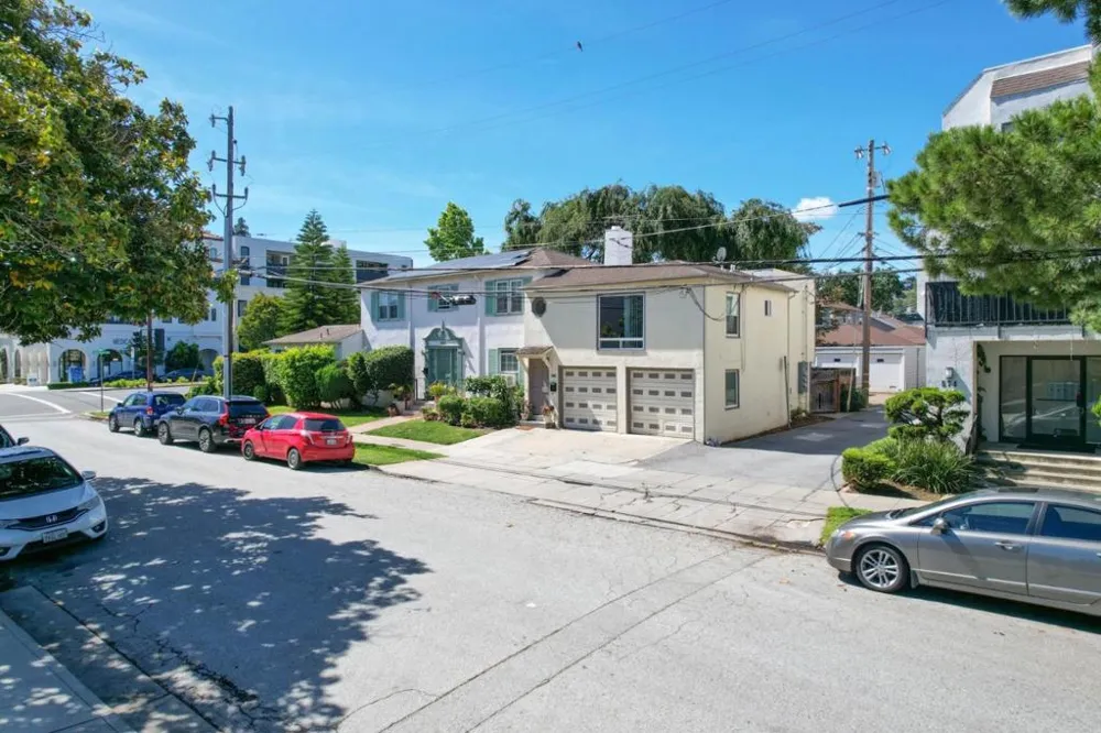 580590 Chestnut Street San Carlos, CA 94070
