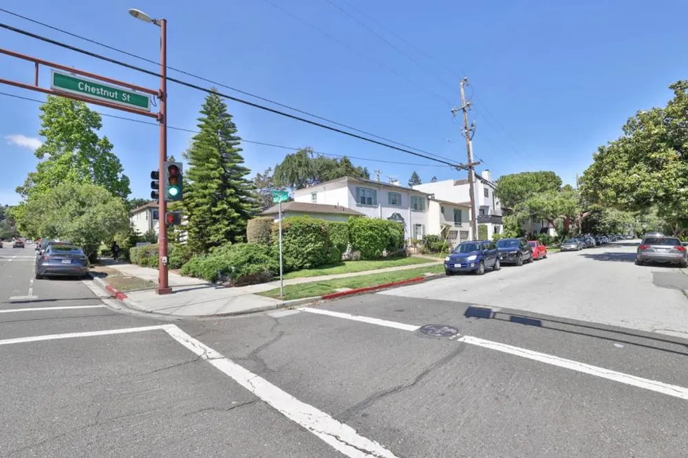 580590 Chestnut Street San Carlos, CA 94070