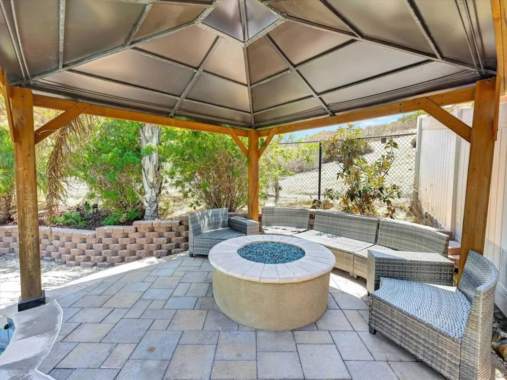 13589 Sohail Lakeside, CA 92040