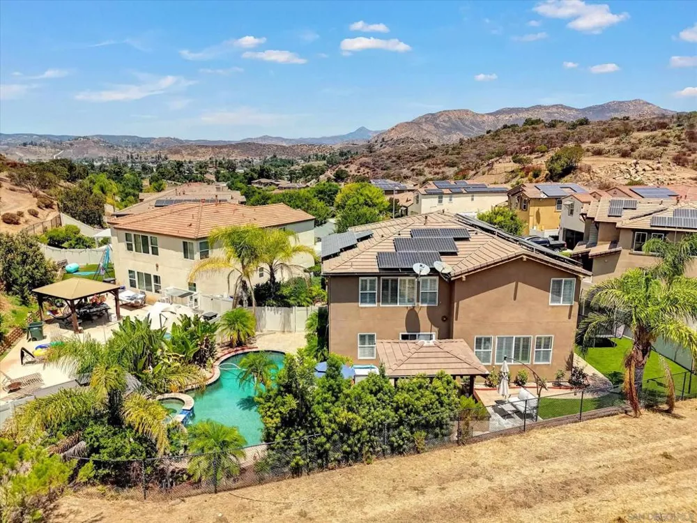 13589 Sohail Lakeside, CA 92040