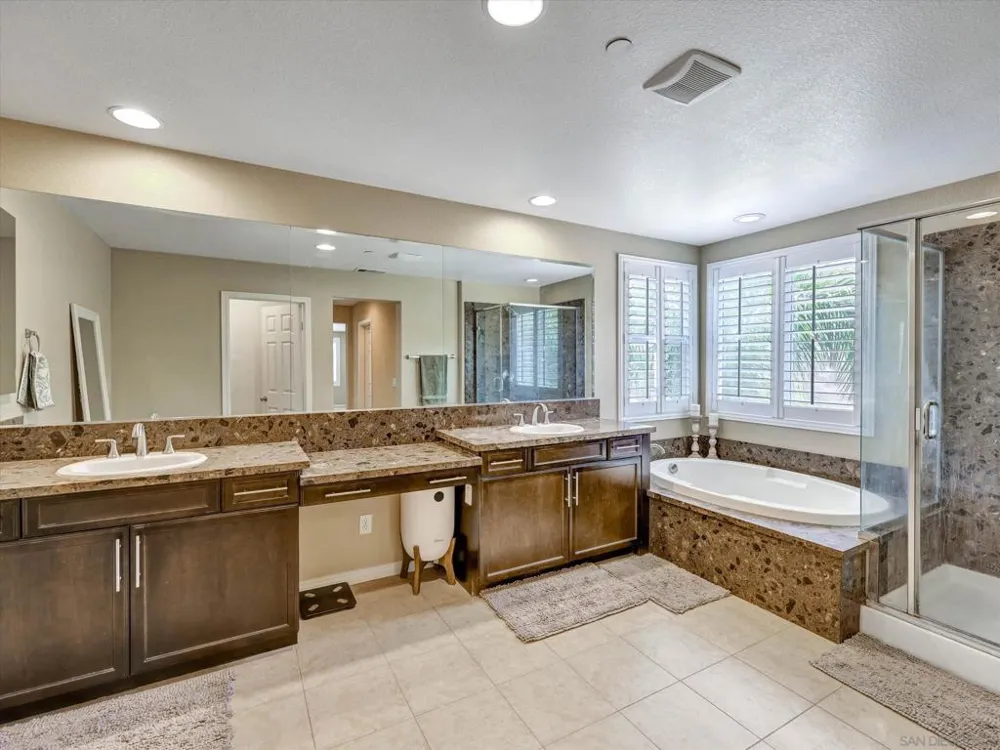 13589 Sohail Lakeside, CA 92040