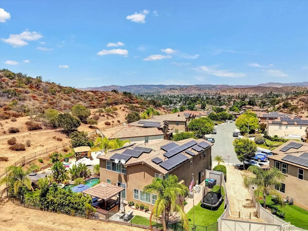 13589 Sohail Lakeside, CA 92040