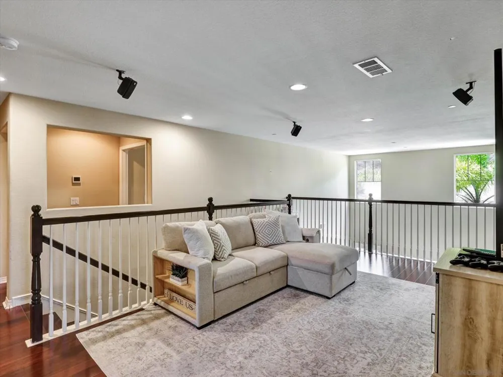 13589 Sohail Lakeside, CA 92040
