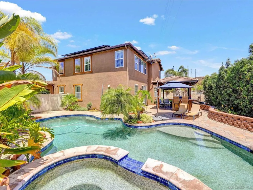 13589 Sohail Lakeside, CA 92040