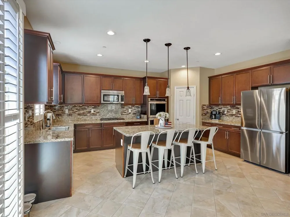 13589 Sohail Lakeside, CA 92040