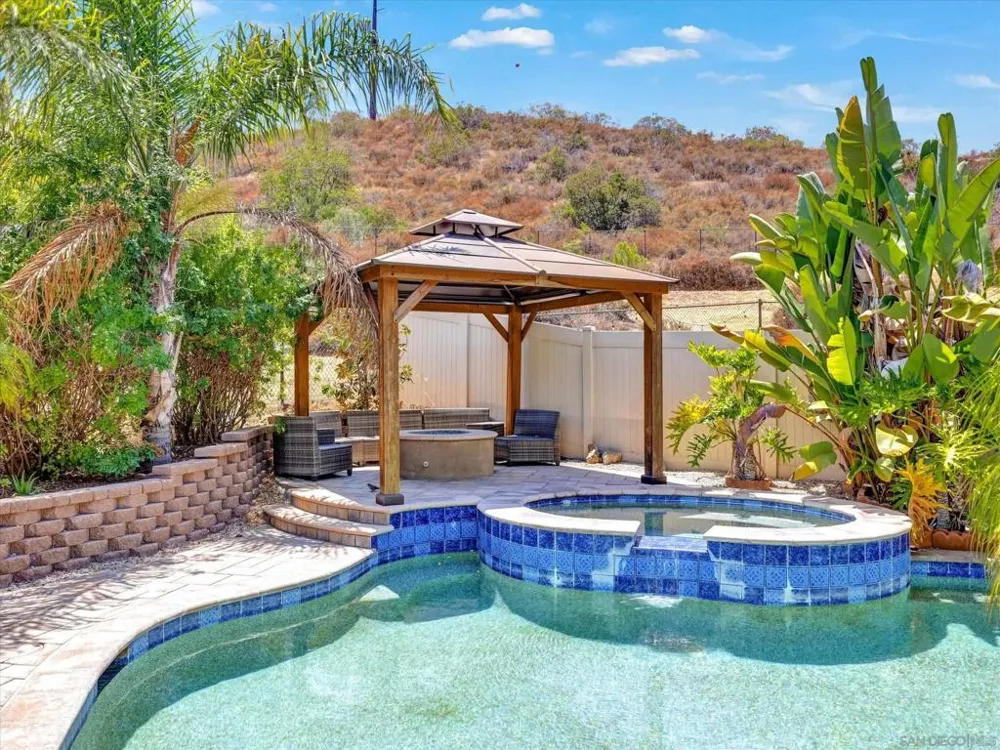 13589 Sohail Lakeside, CA 92040