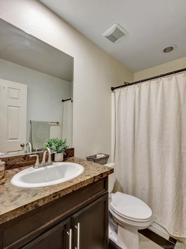 13589 Sohail Lakeside, CA 92040