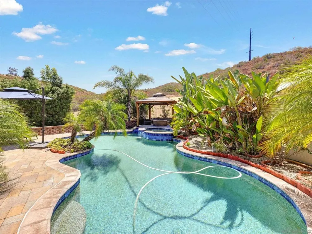13589 Sohail Lakeside, CA 92040