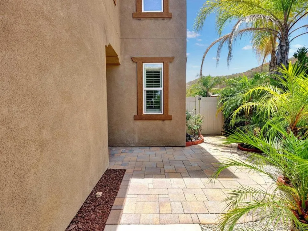 13589 Sohail Lakeside, CA 92040