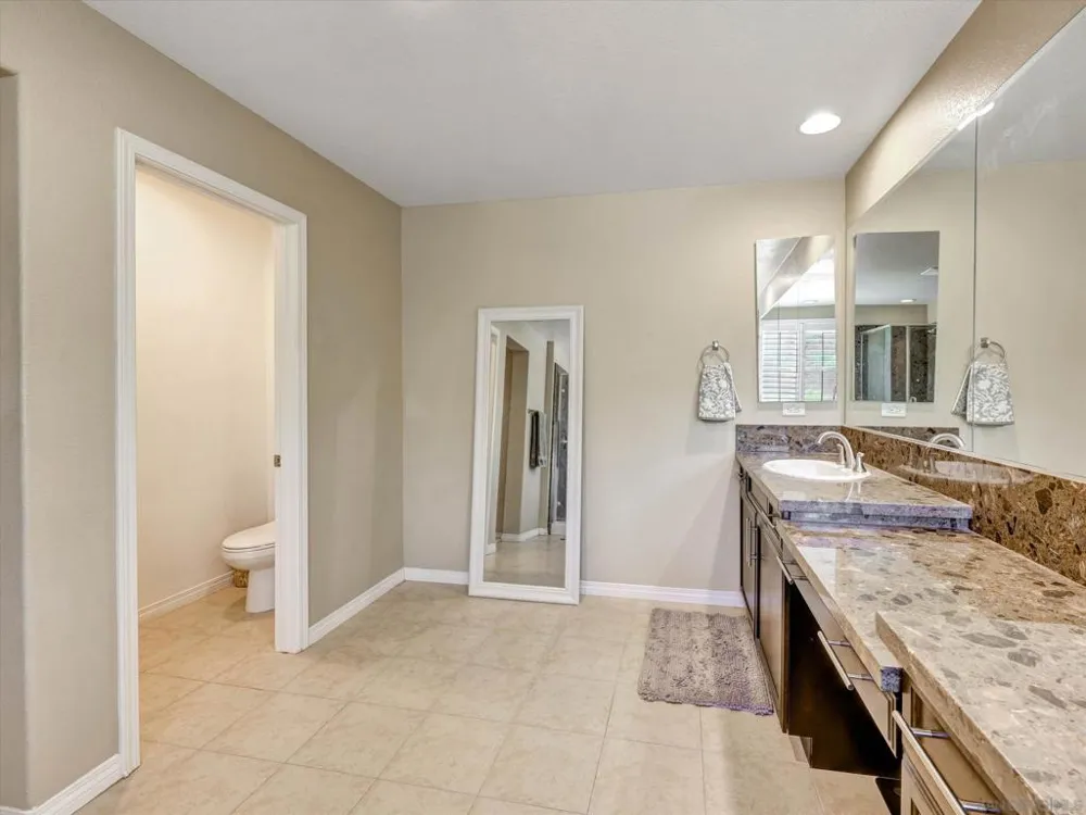 13589 Sohail Lakeside, CA 92040