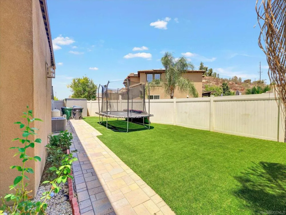 13589 Sohail Lakeside, CA 92040