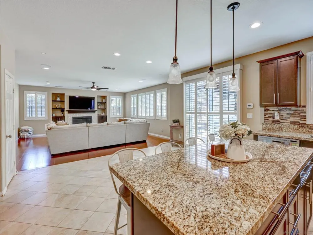 13589 Sohail Lakeside, CA 92040