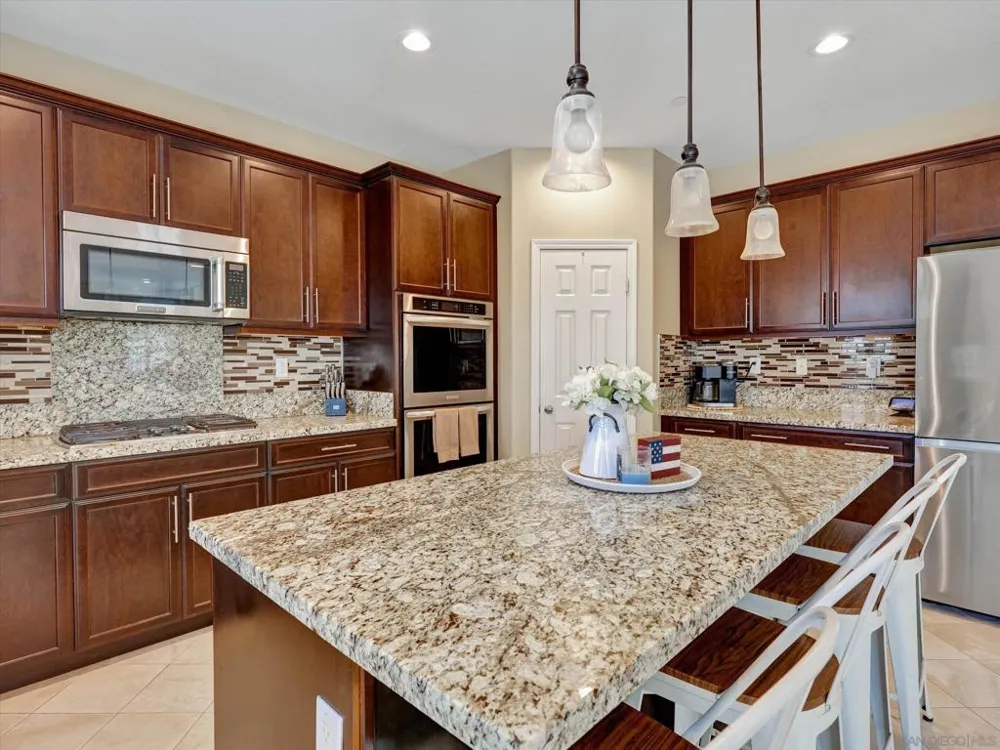 13589 Sohail Lakeside, CA 92040