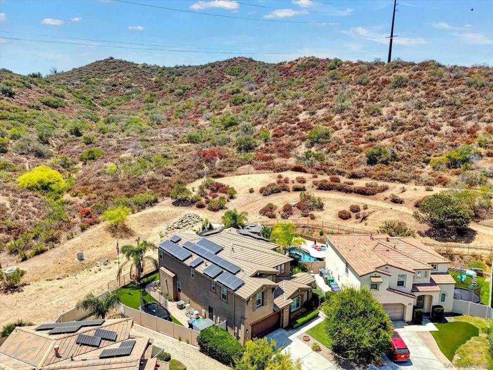 13589 Sohail Lakeside, CA 92040