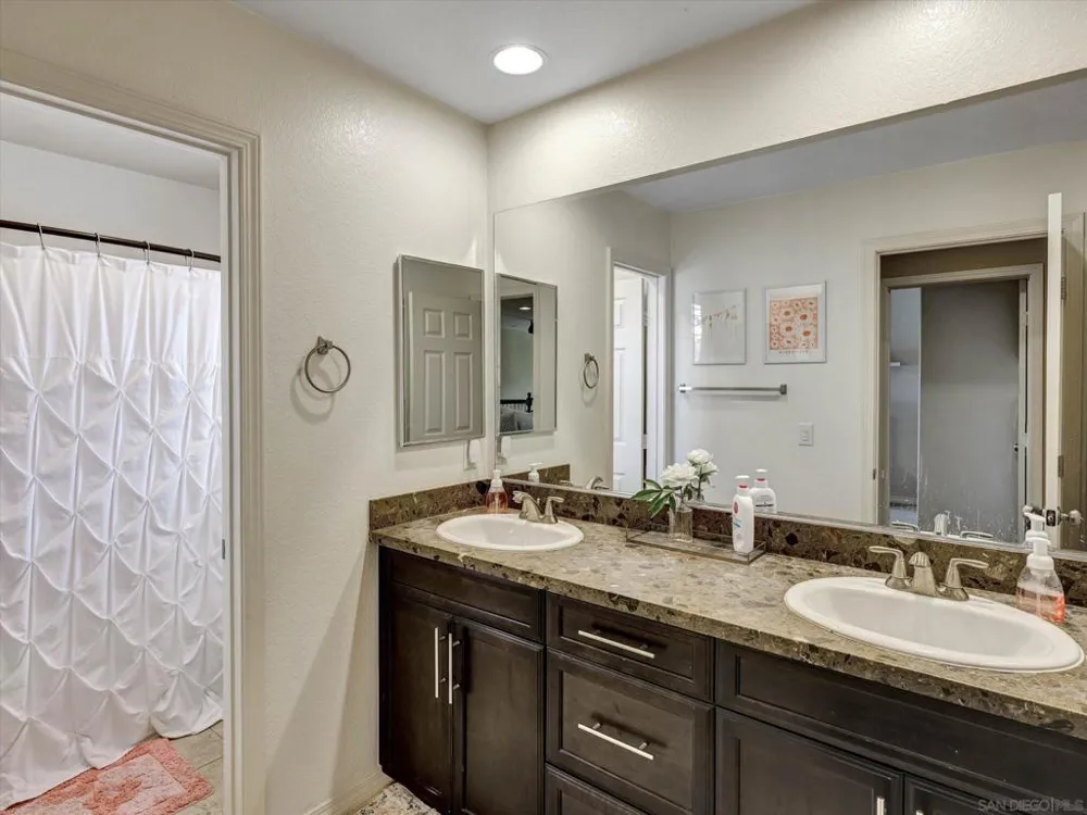 13589 Sohail Lakeside, CA 92040