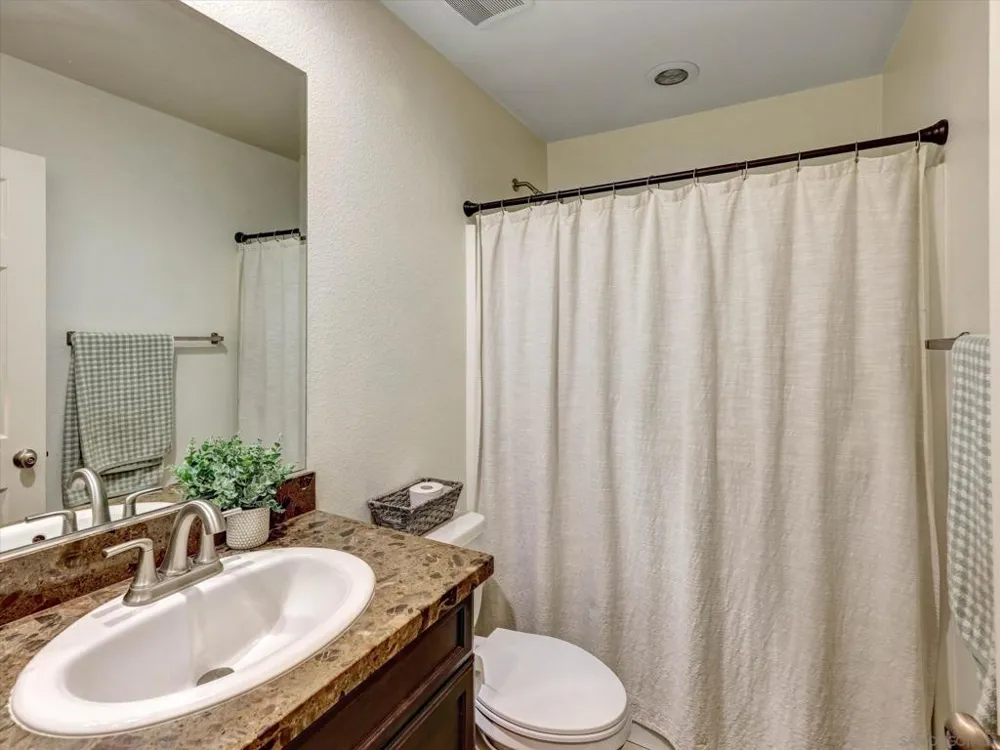 13589 Sohail Lakeside, CA 92040