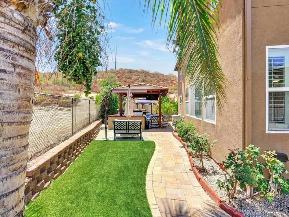 13589 Sohail Lakeside, CA 92040