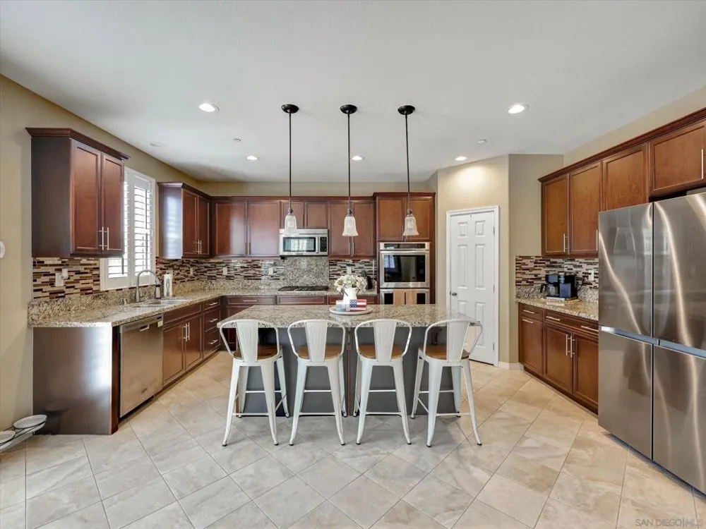 13589 Sohail Lakeside, CA 92040