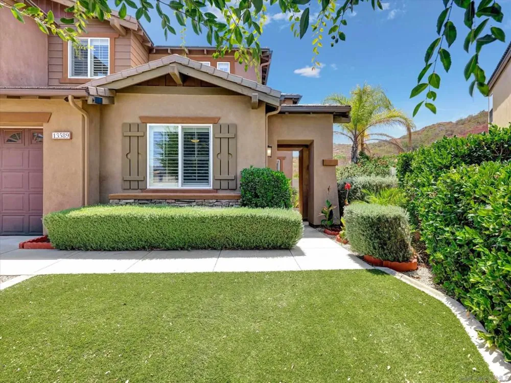 13589 Sohail Lakeside, CA 92040