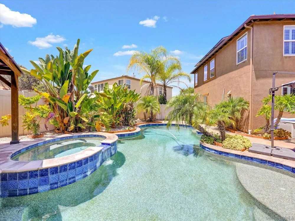 13589 Sohail Lakeside, CA 92040