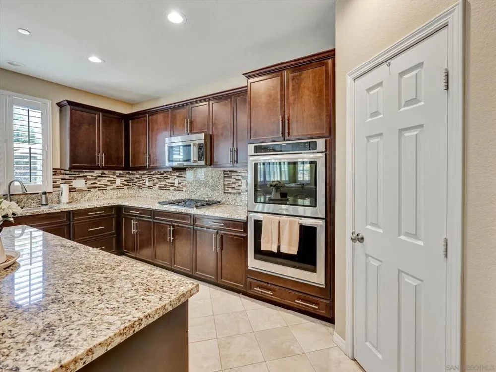 13589 Sohail Lakeside, CA 92040