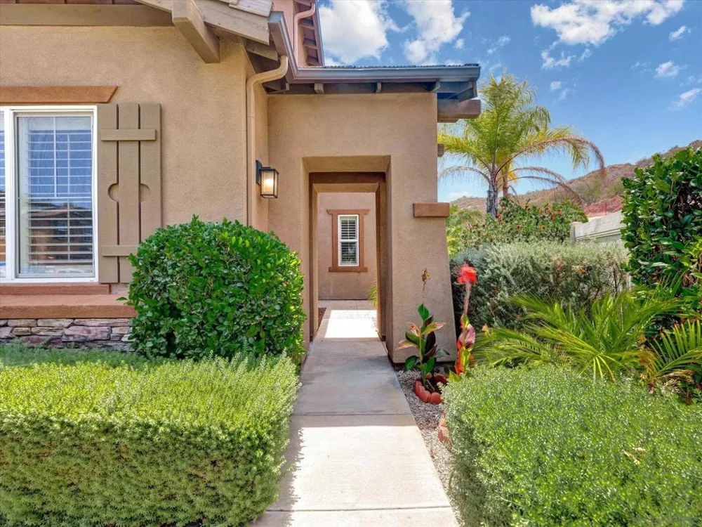 13589 Sohail Lakeside, CA 92040
