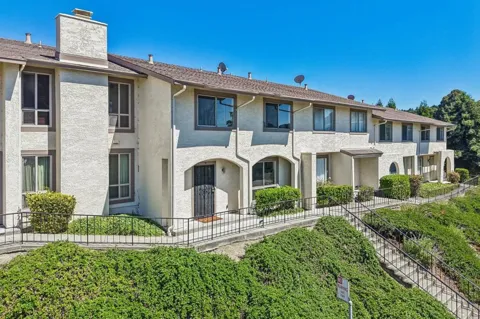 16 Greenview Lane
