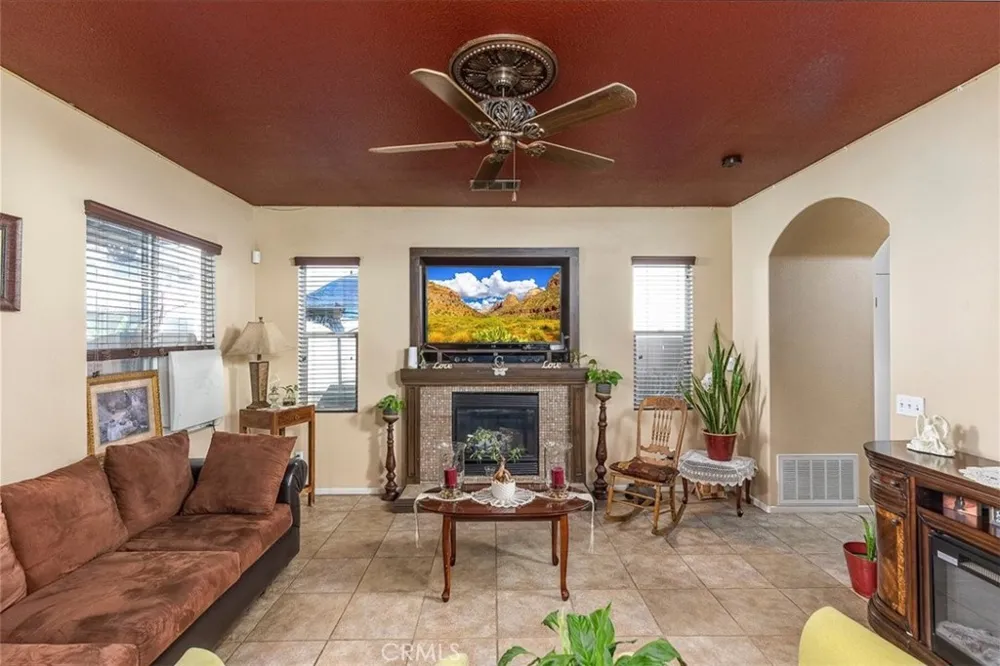 1423 Palma Bonita Perris, CA 92571