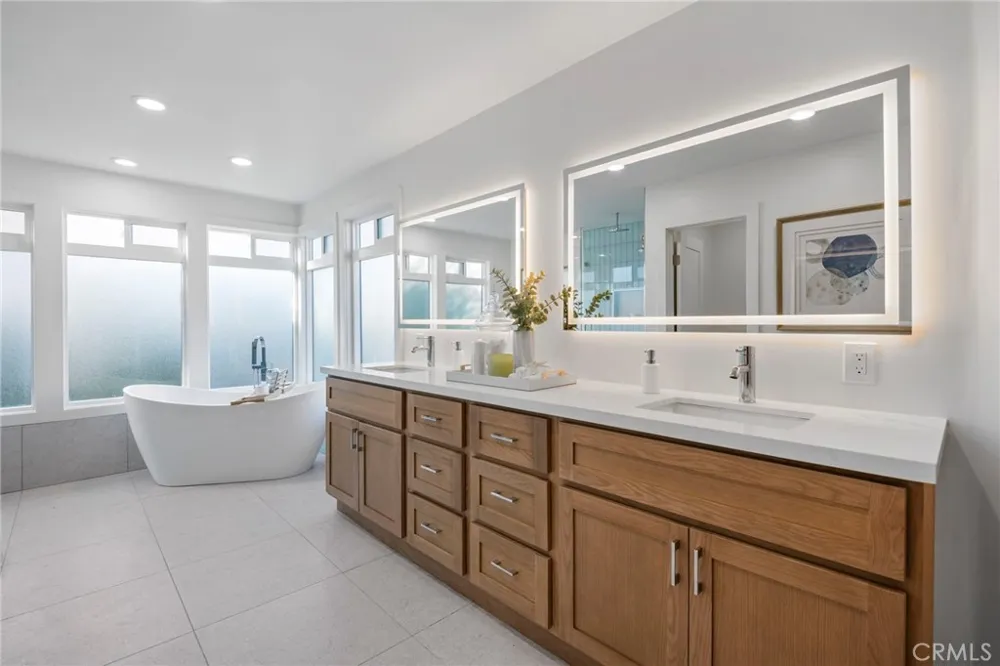 25 Rue Grand Ducal Newport Beach, CA 92660