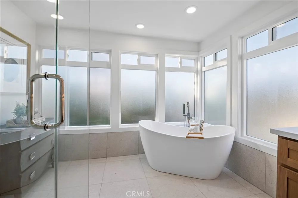 25 Rue Grand Ducal Newport Beach, CA 92660