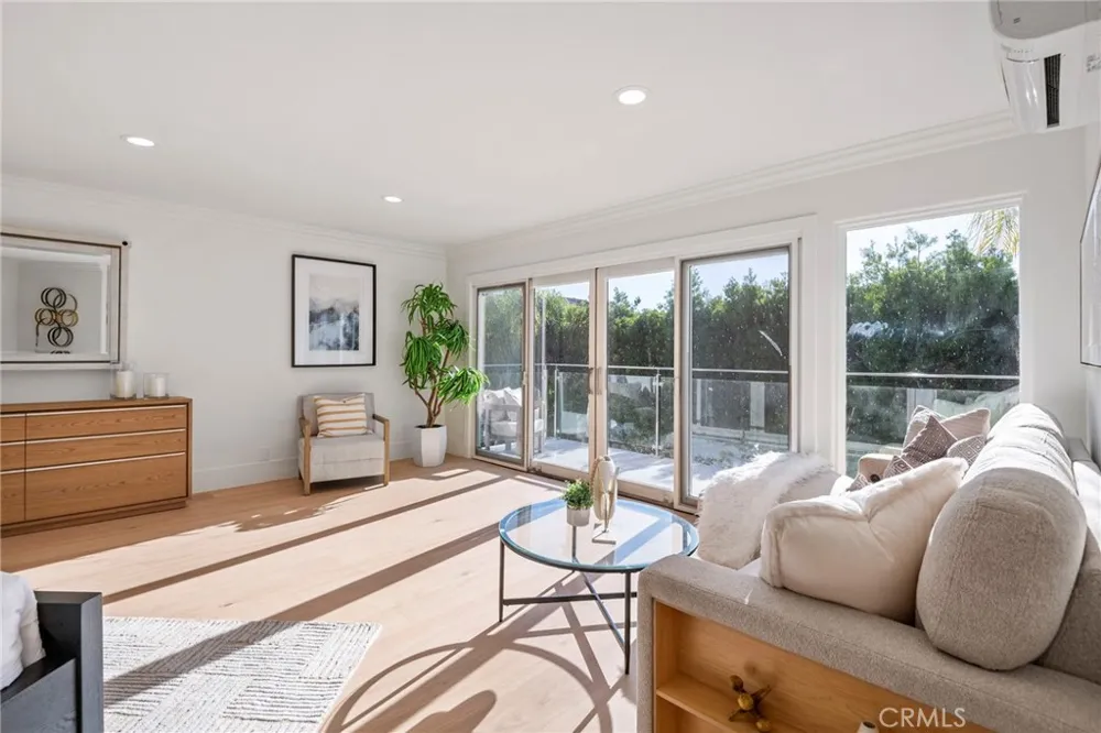 25 Rue Grand Ducal Newport Beach, CA 92660