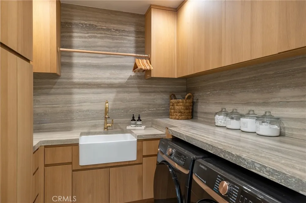 2419 Santiago Newport Beach, CA 92660