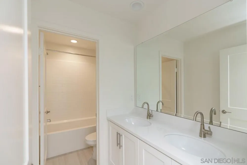 2564 Delphinium Ln Carlsbad, CA 92008