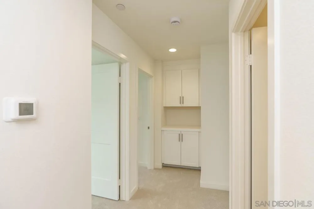 2564 Delphinium Ln Carlsbad, CA 92008