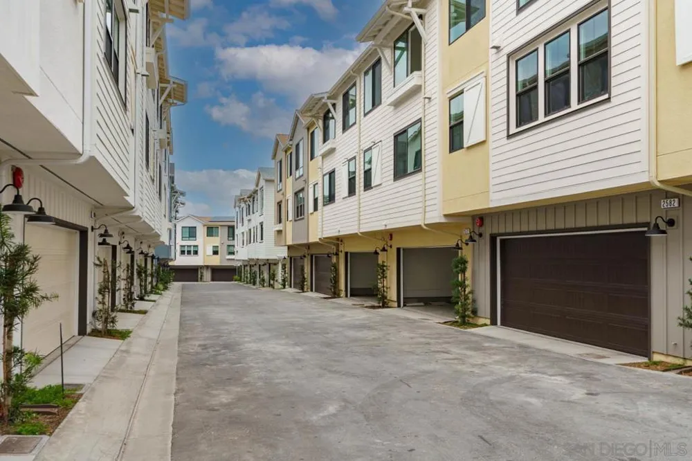 2564 Delphinium Ln Carlsbad, CA 92008