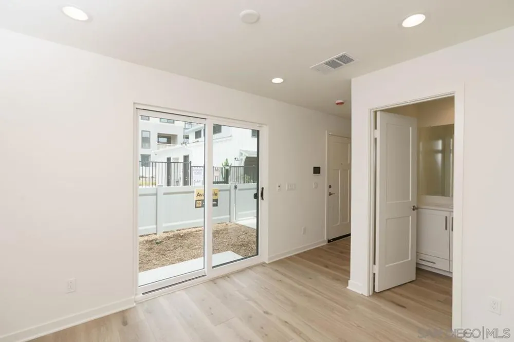 2564 Delphinium Ln Carlsbad, CA 92008