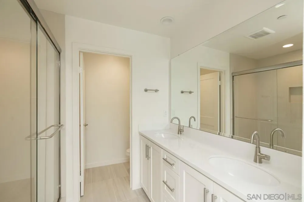 2564 Delphinium Ln Carlsbad, CA 92008