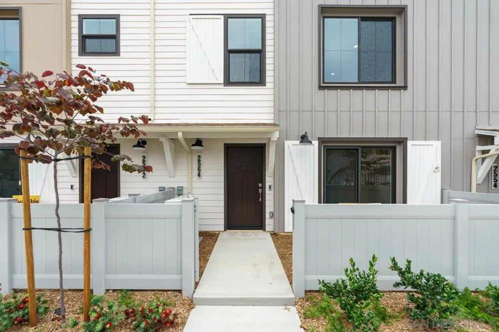 2564 Delphinium Ln Carlsbad, CA 92008