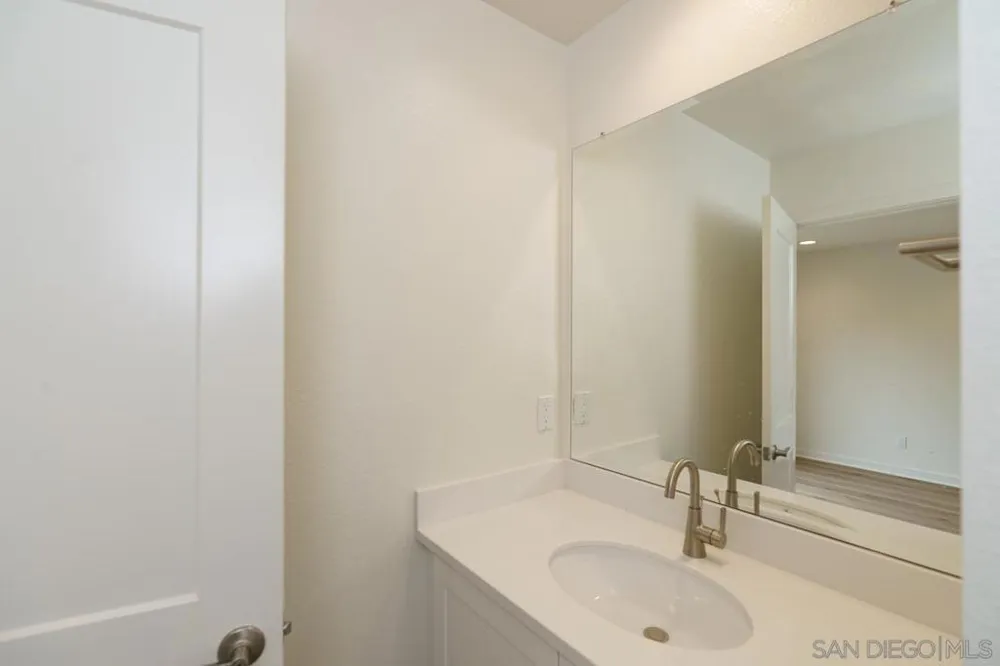 2564 Delphinium Ln Carlsbad, CA 92008