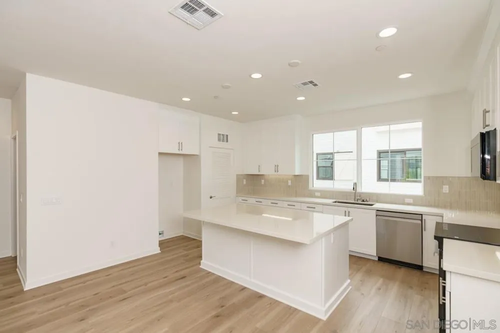 2564 Delphinium Ln Carlsbad, CA 92008