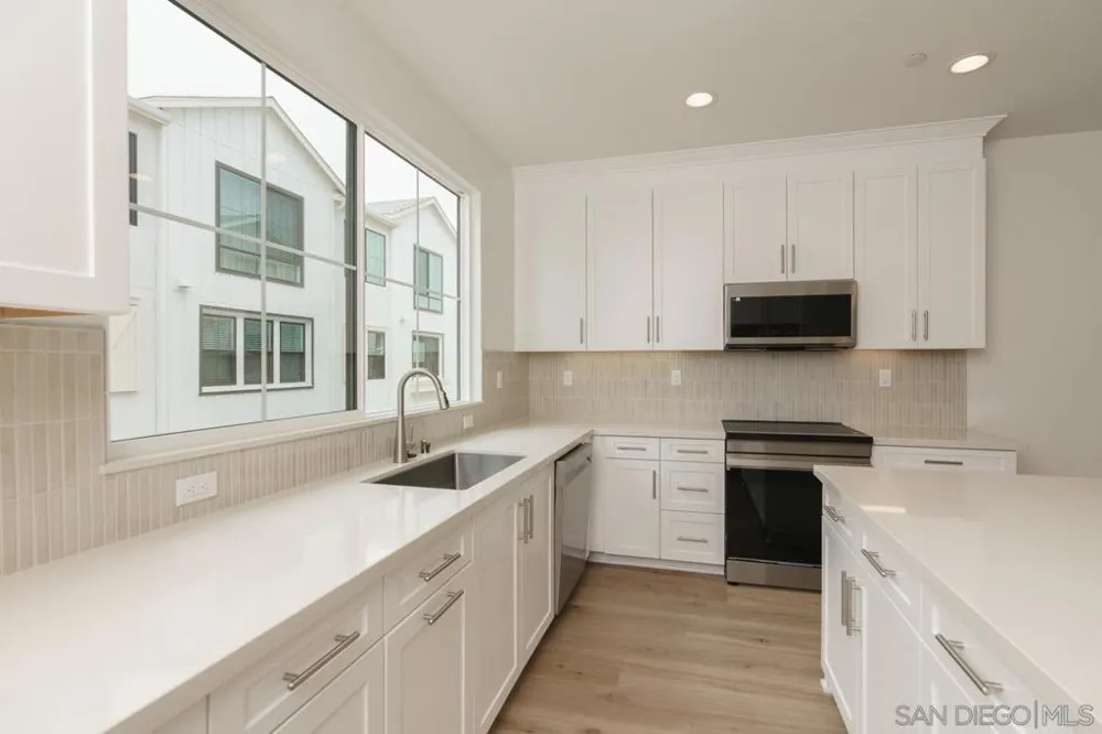 2564 Delphinium Ln Carlsbad, CA 92008