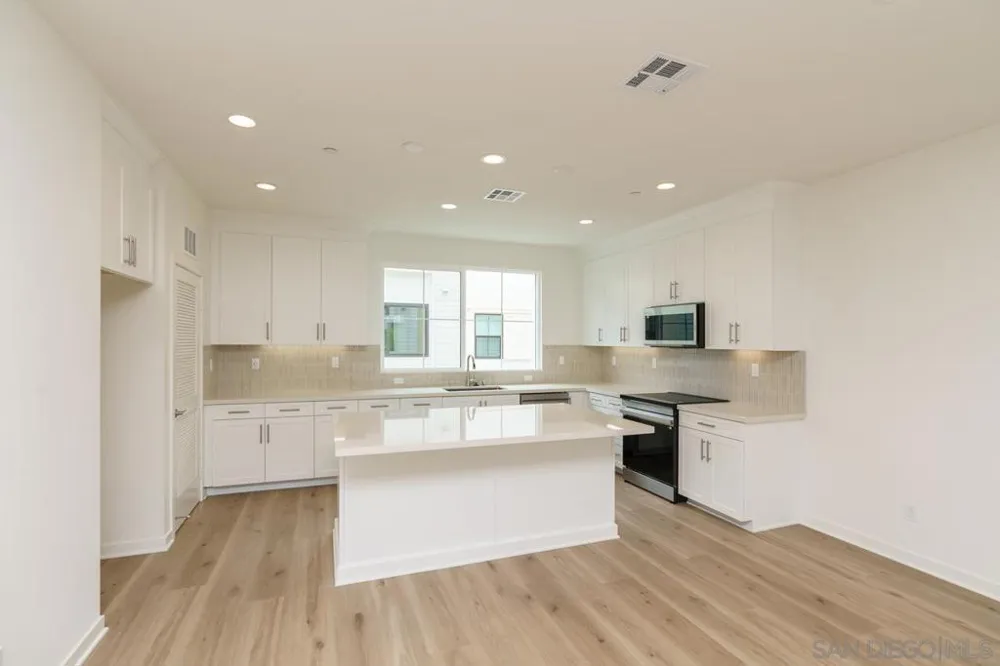2564 Delphinium Ln Carlsbad, CA 92008
