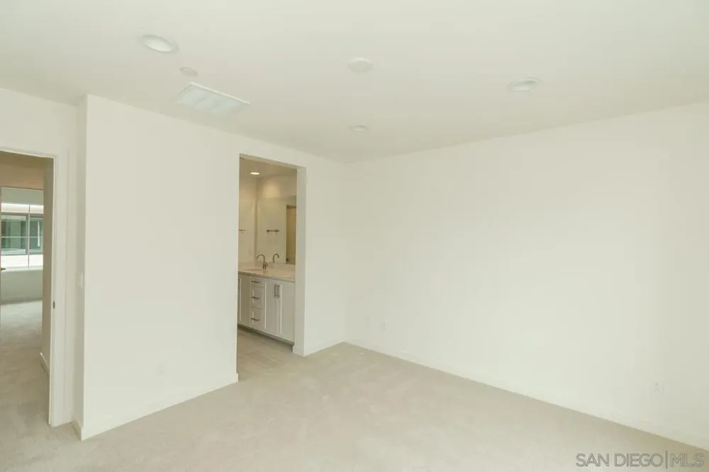 2564 Delphinium Ln Carlsbad, CA 92008